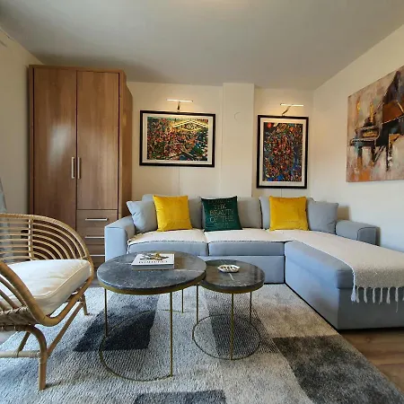 Centar With Parking Apartamento *